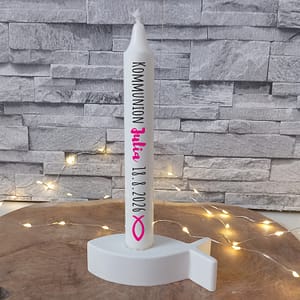 Kommunion Kerze MOCKUP-EINE-STEHENDE-KERZE-FISCH