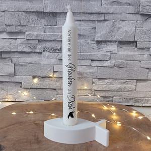 Kommunionkerze mit Spruch MOCKUP-EINE-STEHENDE-KERZE-FISCH