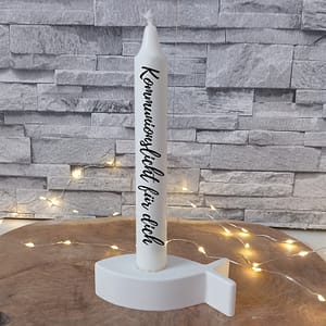 Kerze Kommunion mit Spruch MOCKUP-EINE-STEHENDE-KERZE-FISCH
